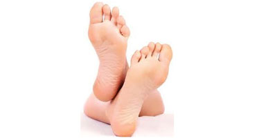 اليوريا لعلاج الأقدام الجافة والمتشققة