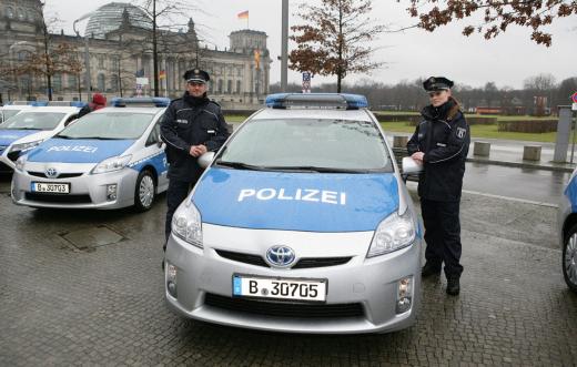 شرطي يقود سيارة الدورية لـ22 عاما ولا يحمل رخصة