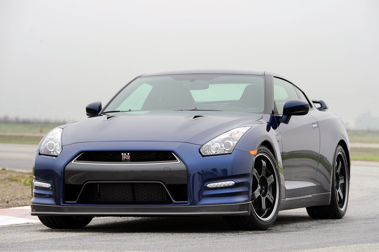 نيسان ترفع سعر 2013 GT-R