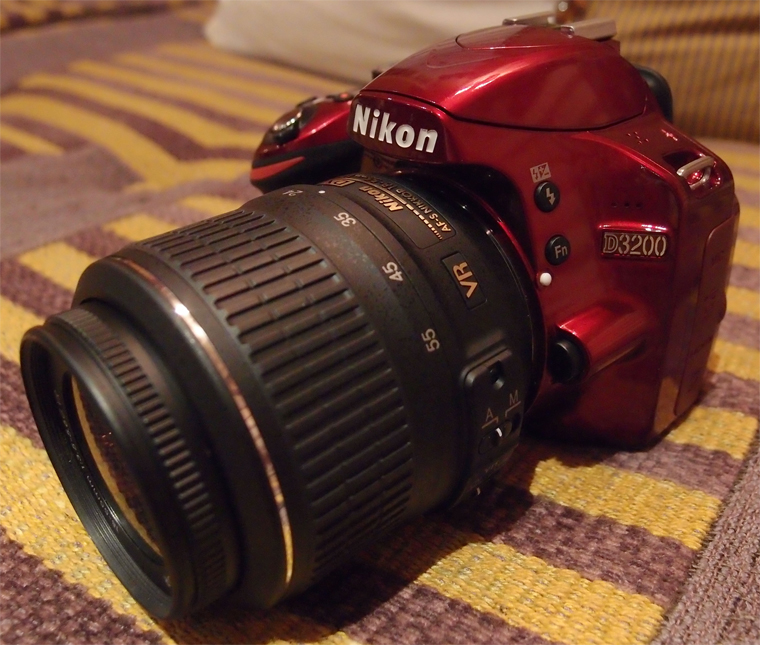 نيكون تطرح الكاميرا D3200 الإحترافية للمبتدئين