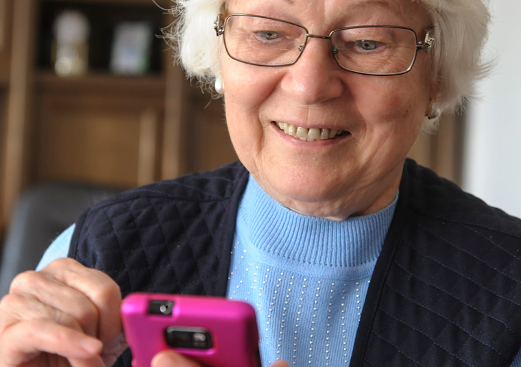 إزدياد إقبال كبار السن على الهواتف الذكية