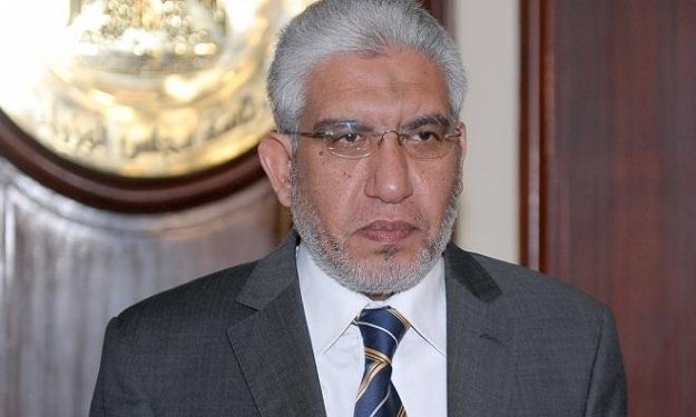الدكتور حاتم عبد اللطيف وزير النقل الأسبق في حكومة