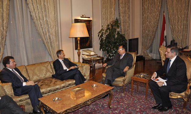 وزير الخارجية يبحث مع مسؤول إيطالي العلاقات بين ال