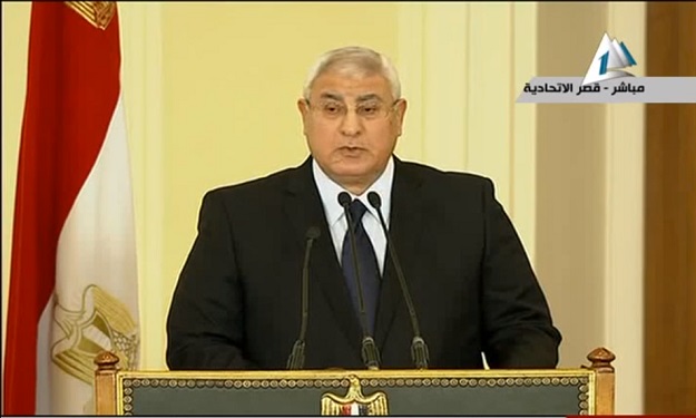 عدلي منصور يبكي أثناء خطابه في مناسبة المولد النبو