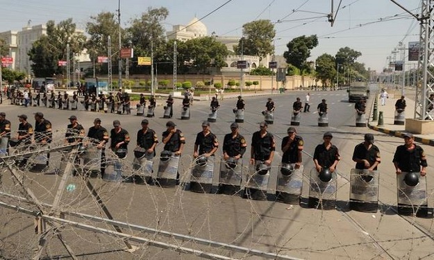 الأمن يغلق شارع الميرغني بعد فض مسيرة أنصار الإخوا