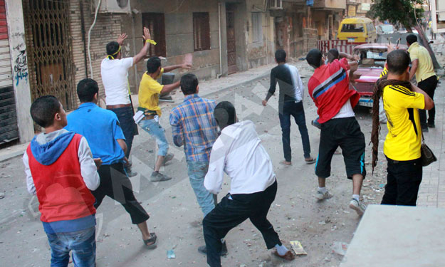 أنصار الإخوان ينهون مسيرتهم بعد اشتباكات بالحجارة 