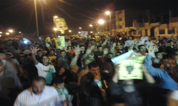 العشرات من أنصار مرسي يتظاهرون بالهرم