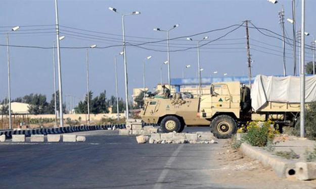 مصدر عسكري: تمشيط موقع حادث أتوبيس سيناء بالصاعقة 