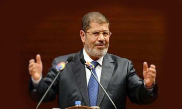 رواد فيسبوك وتويتر: مرسي بيطول حتى في المحاكمة.. و