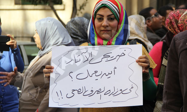 صور - موطفون بالآثار يهددون بالاعتصام أمام مجلس ال