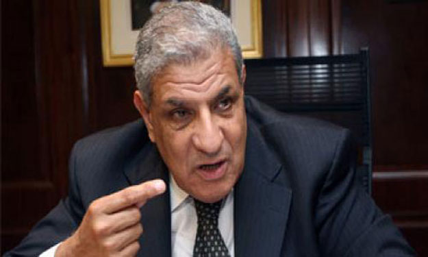 وزير الإسكان لـ''مصراوي'': أنا أول الداعمين للسيسي