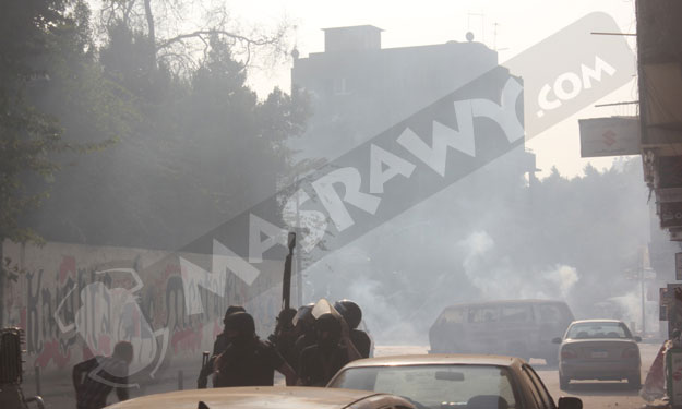 10 صور ترصد تصاعد الاشتباكات بين قوات الأمن وأنصار