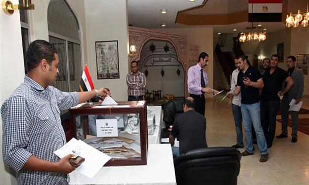 بدء تصويت المصريين في الجزائر على الدستور الجديد