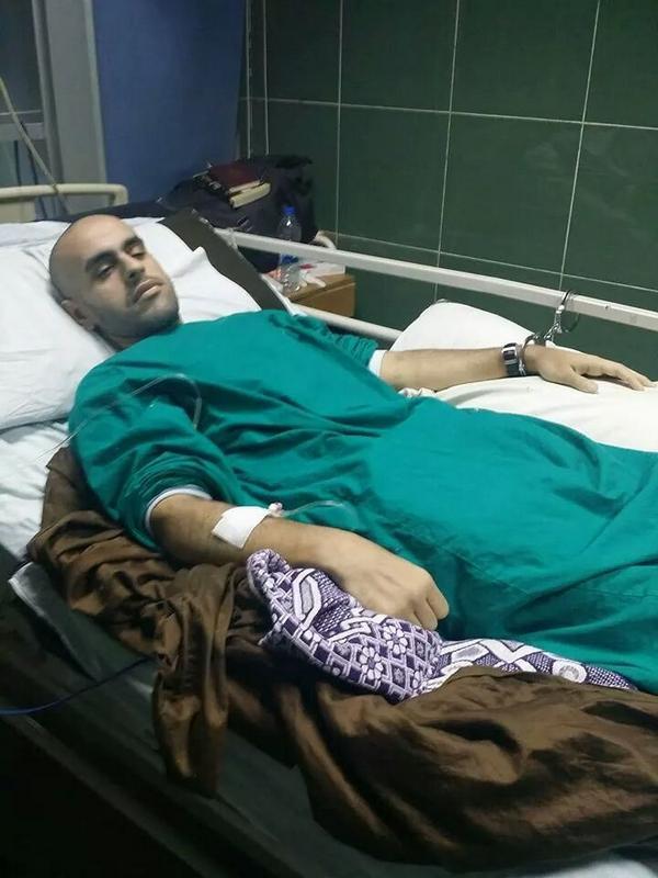 محمد سلطان مقيد بالكلابشات في مستشفي المنيل التخصص