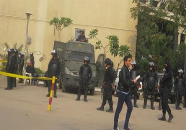 قوات الأمن داخل جامعة القاهرة - ارشيفية