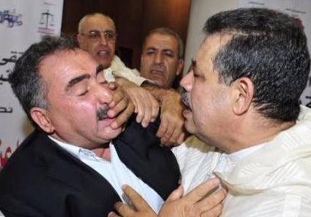 برلماني مغربي يعض إصبع زميله تحت القبة