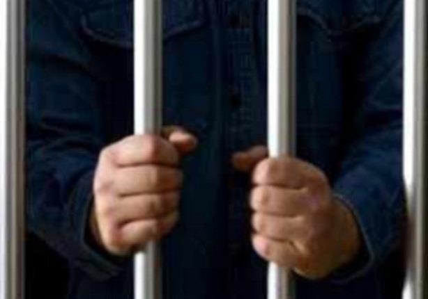 السجن عام و600 جلدة لشاب سعودي سب أمه بـالفاجرة