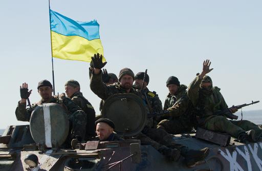 جنود اوكرانيون خلال دورية في منطقة ديبالتسيف