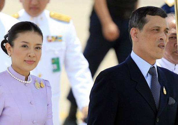 زوجة ولي عهد تايلاند تتخلى عن ألقابها الملكية