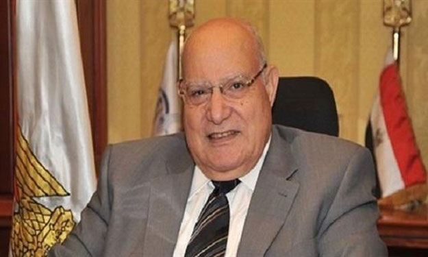وزير النقل يشهد تشغيل 12 قطارا جديدا بمحطة مصر