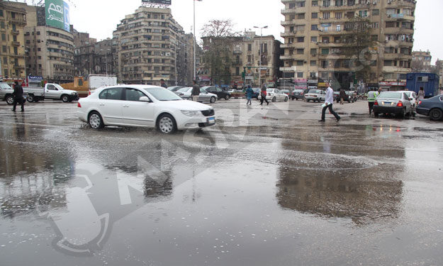 بالصور.. الأمطار الغزيرة تحول شوارع وسط البلد لـ''