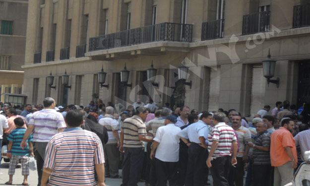 عمال غزل المحلة يرفضون فض إضرابهم بعد مفاوضات مع و