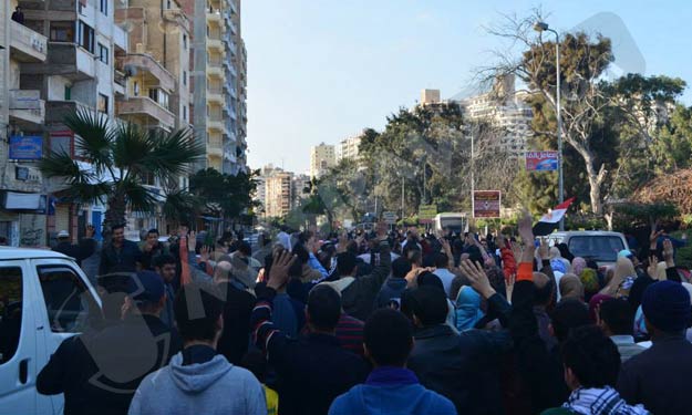 الإخوان يتظاهرون بميدان ''النعام'' للمطالبة بالإفر