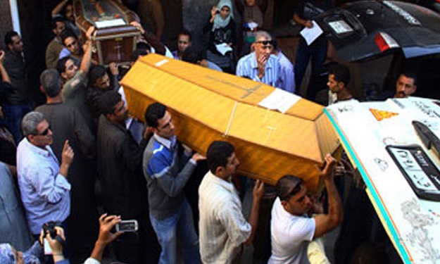 نشطاء أقباط يستقبلون جثامين ''ضحايا ليبيا'' بالورو