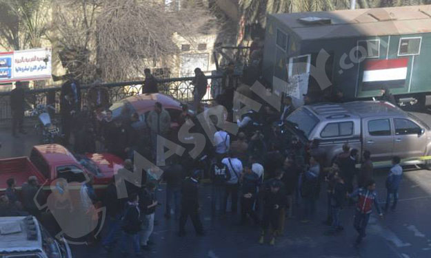 تظاهرة أعلى كوبري الجيزة بهتافات: ''إضربونا موتونا