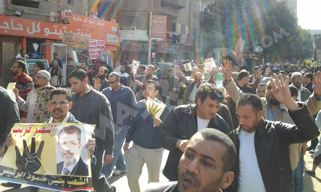 بالصور .. مسيرة أنصار الإخوان بالمطرية تتجه إلى مي