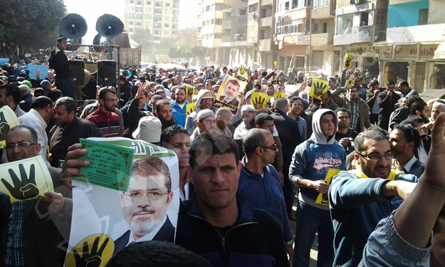 المئات من أنصار الإخوان يتظاهرون بعين شمس