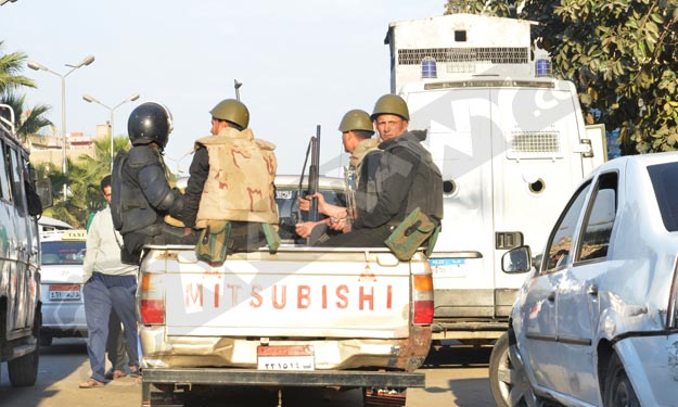 بالصور.. قوات الأمن تُمشط شارعي فيصل والهرم