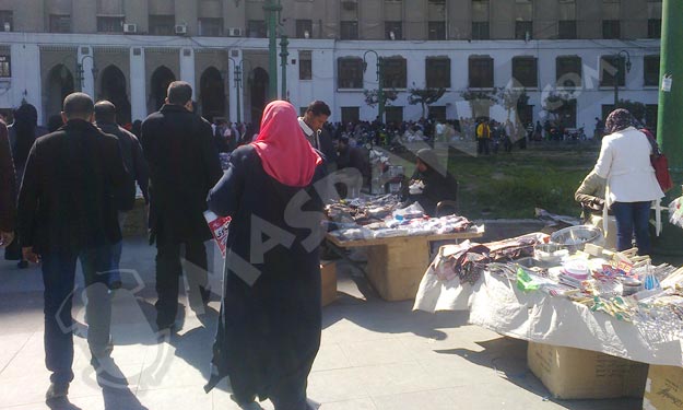 بالصور- مجمع التحرير يتحول لـ''سوق''.. وطلبات التو