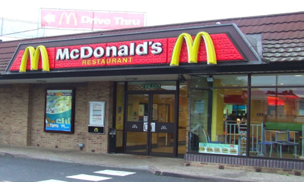 أمريكي يطلب تعويضا 1.5 مليون دولار من ماكدونالدز ل