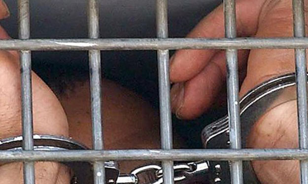 كواليس رسائل المعتقلين من خلف القضبان