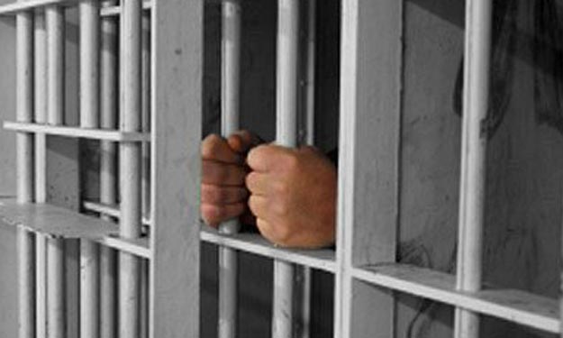 تبرئة سجين من تهمة القتل بعد 30 سنة في السجن 