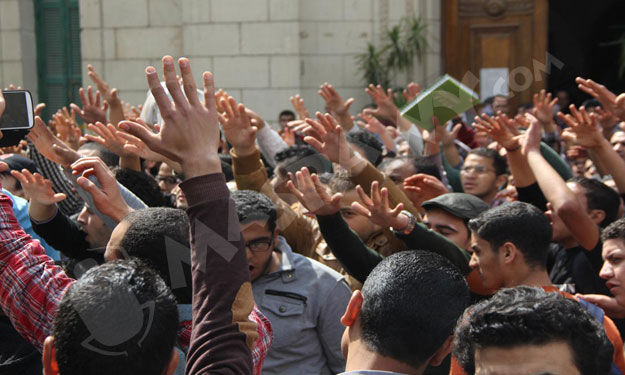 طلاب الإخوان بجامعة القاهرة يتظاهرون ضد عودة الحرس