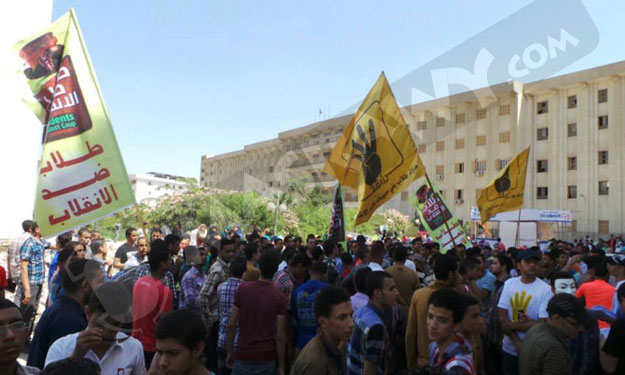  طلاب الإخوان بالأزهر ينظمون مسيرة داخل الجامعة لر