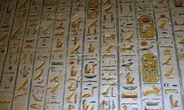 باحث آثرى: المصريون القدماء عظموا ''الأم'' لدورها 