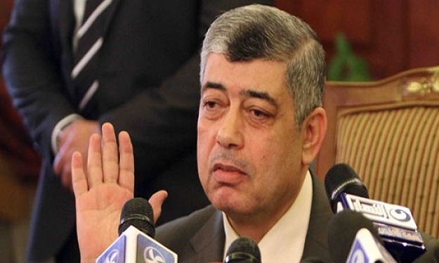 وزير الداخلية يتفقد الأكمنة الأمنية بطريق ''مصر - 