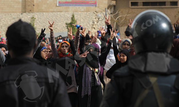 طلاب الإخوان بتجارة الأزهر يتظاهرون تنديدا بفصل زم