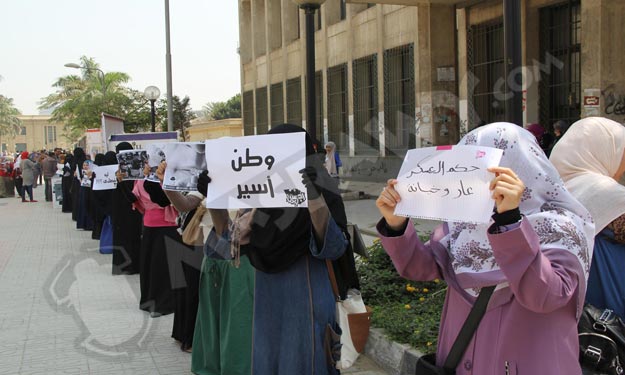 بالصور- طلاب الإخوان بجامعة القاهرة يتظاهرون ضد إح