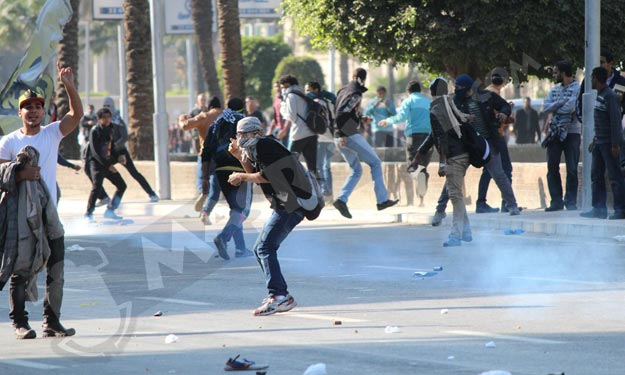 طلاب الإخوان يعتدون على المجلس الأعلى للجامعات ويح