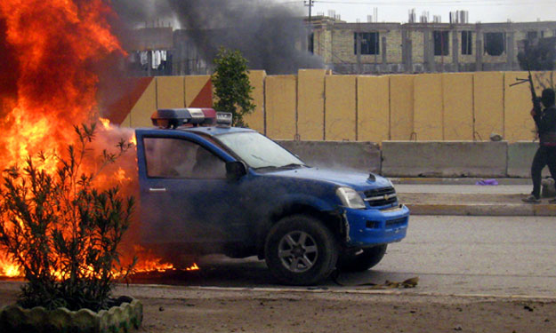 مسيرة للإخوان تشعل النيران بسيارة للأمن المركزي بش