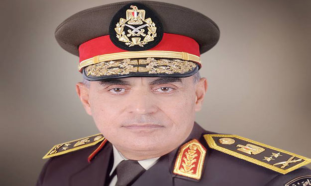 وزير الدفاع يشهد الاحتفال بتخريج دفعة جديدة من الض