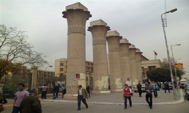 الأمن الإداري يخلي جامعة عين شمس من الطلاب بعد اشت