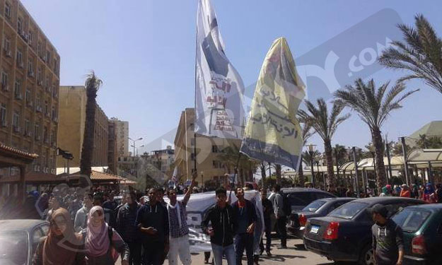 مسيرة لطلاب الإخوان بالأزهر تردد هتافات مسيئة للجا
