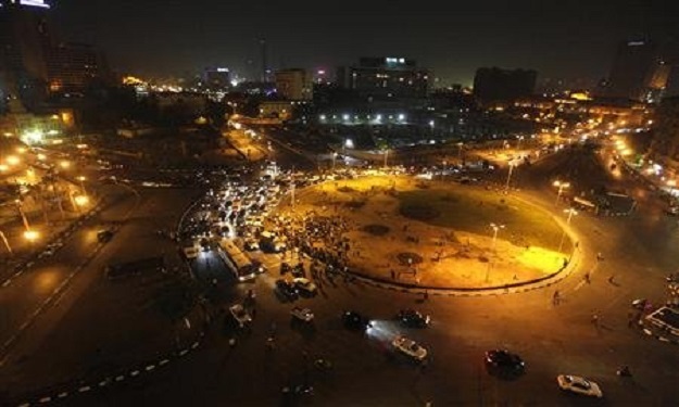 الأمن يسيطر على ميدان التحرير ويفرق مسيرة الحركات 