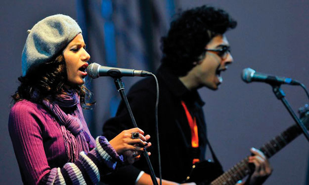 ''قص ولزق'' باند موسيقى يعكس واقع الشارع في مصر