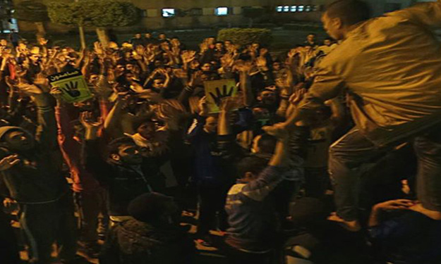 طلاب الإخوان بالأزهر يتظاهرون داخل المدينة الجامعي